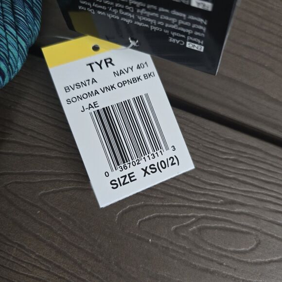 TYR Durafast Womens Green Sonoma V-neck Open Back & Boyshorts Size XS New - Picture 4 of 4